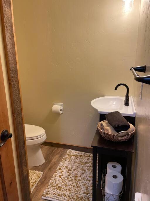 Parkway Yellowstone Guest House Apartment #3 Gardiner Buitenkant foto