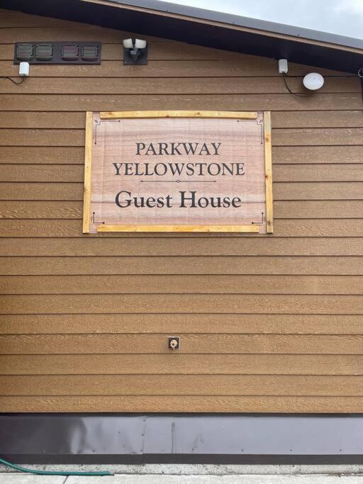 Parkway Yellowstone Guest House Apartment #3 Gardiner Buitenkant foto