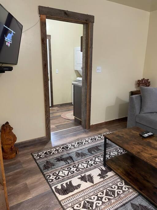 Parkway Yellowstone Guest House Apartment #3 Gardiner Buitenkant foto